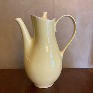 Vintage mid-century porcelain yellow coffee / tea pot with lid by hall craft